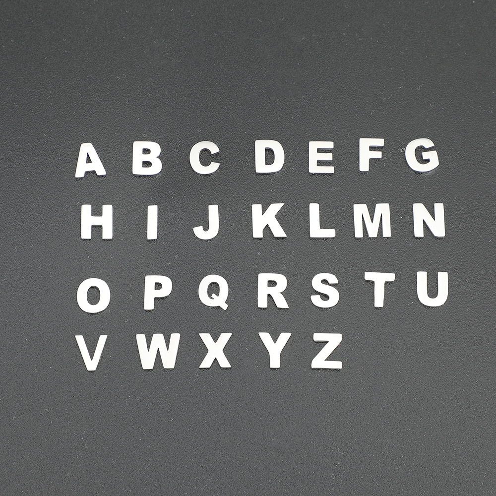 现货304不锈钢26个英文大写字母吊坠个性diy项链手链饰品配件