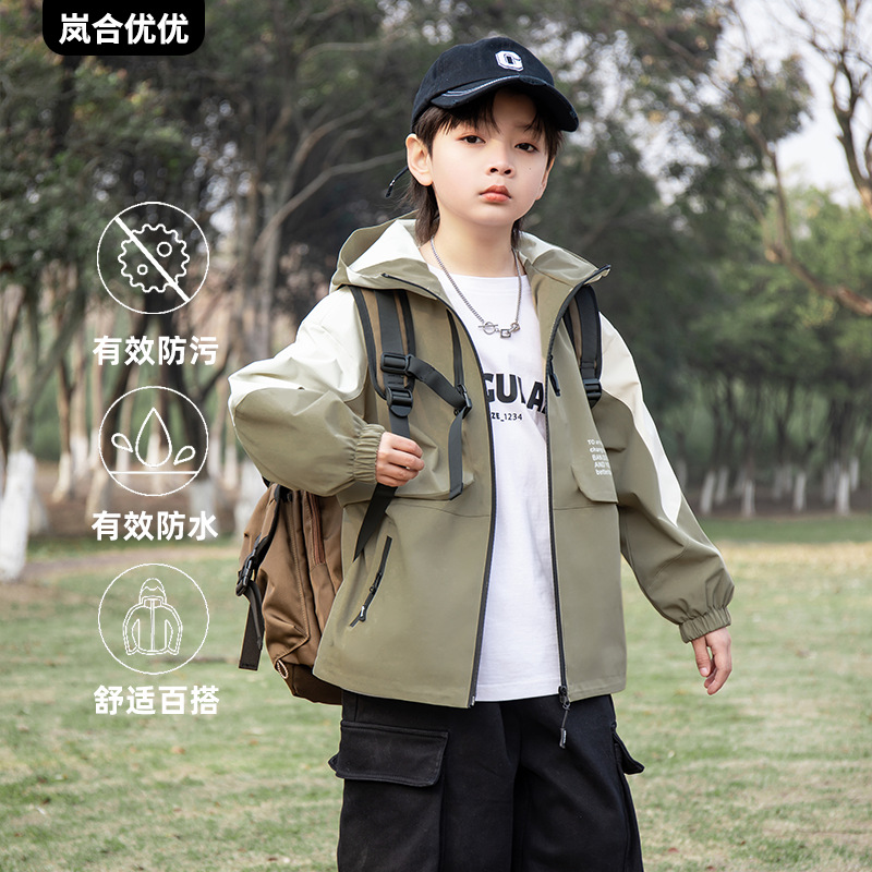 春秋季新款夹克上衣儿童冲锋衣连帽帅气潮衣服男孩防风防雨单外套