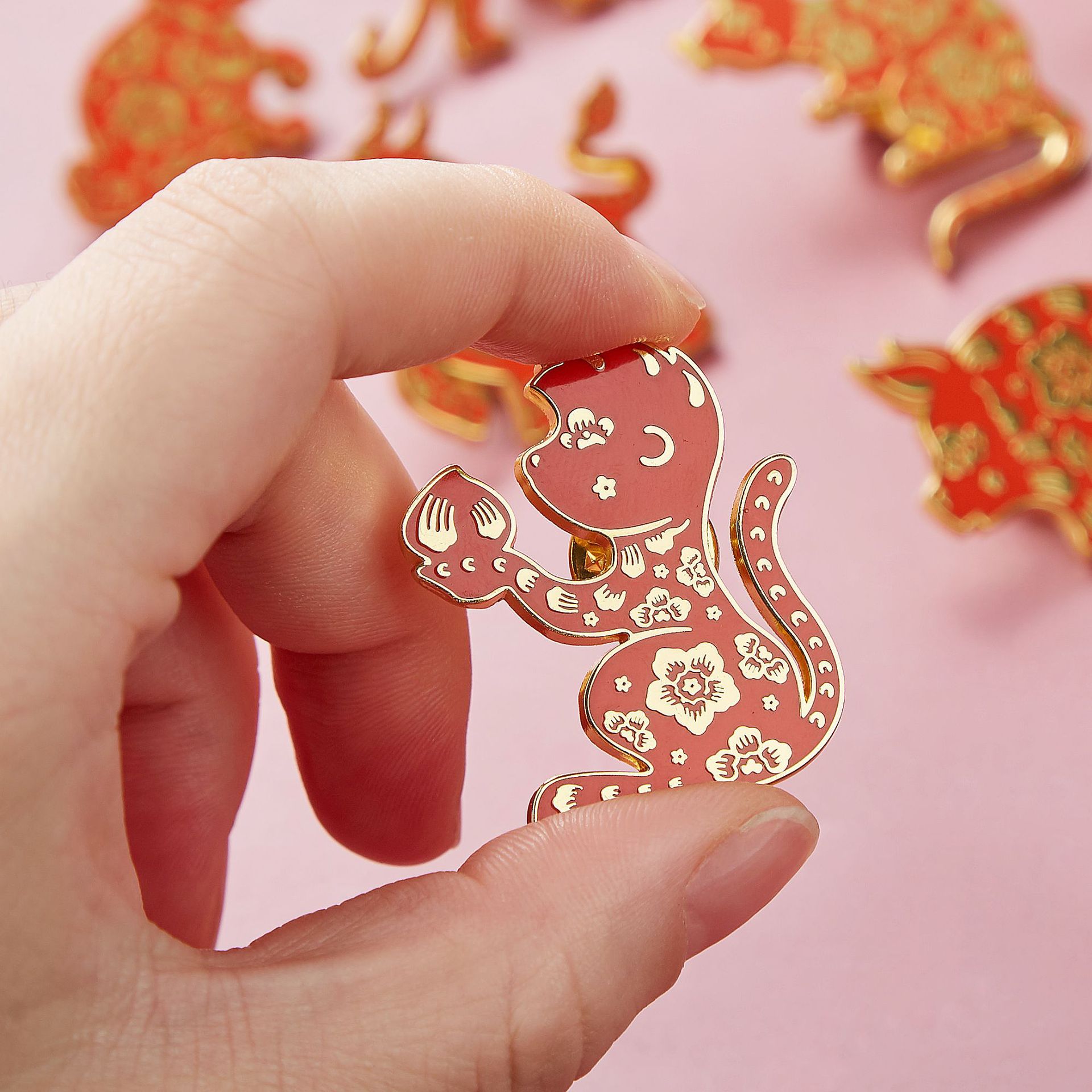 creative chinese red zodiac badge in stock wholesale dragon horse cattle sheep dog monkey rooster rat snake rabbit sheep & pig tiger brooch