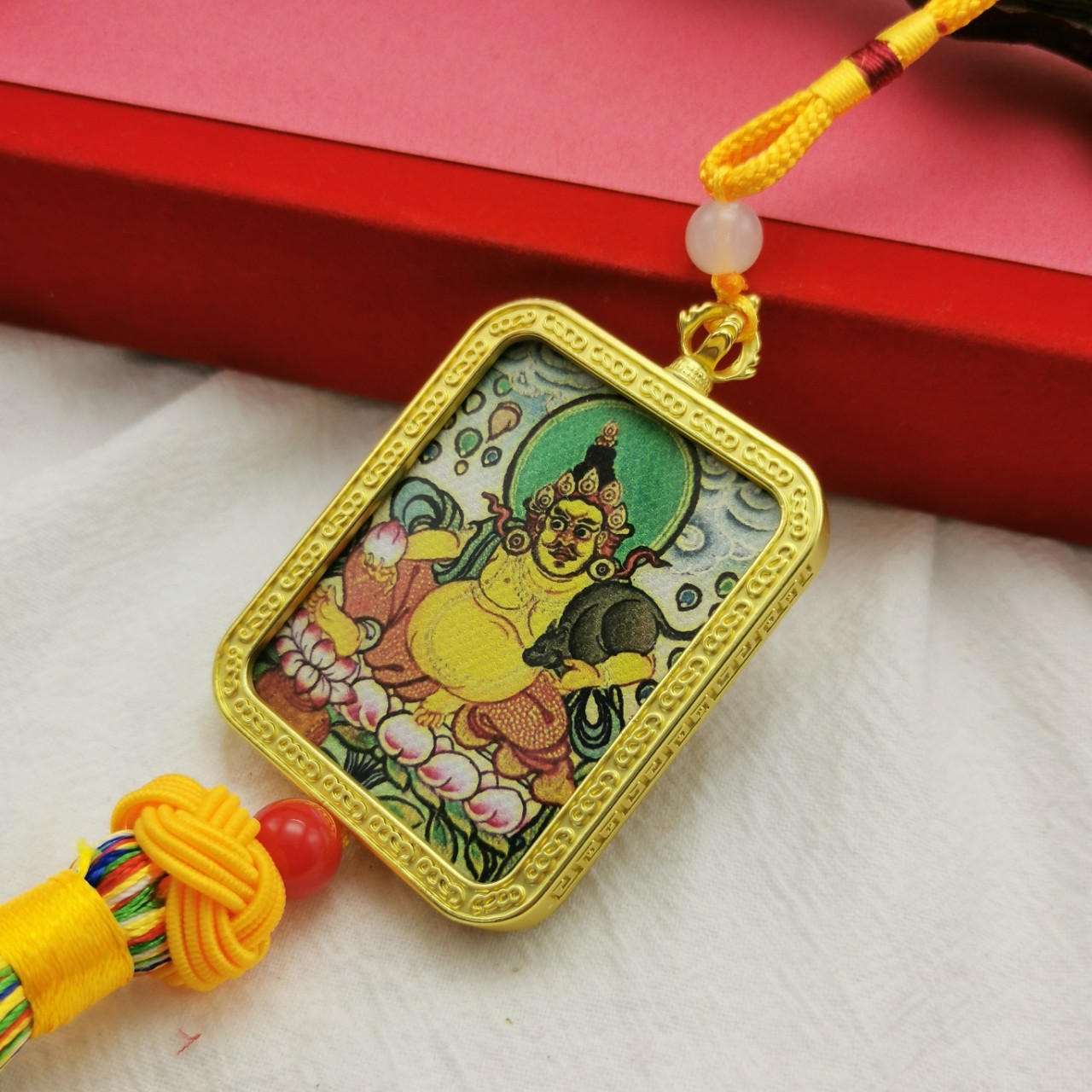 藏传佛教黄财神唐卡车挂金色嘎乌盒挂饰挂件旅游景区纪念礼品