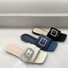 【现货】拖鞋女夏外穿2025年新款70381116亮钻方扣平底露趾一字拖