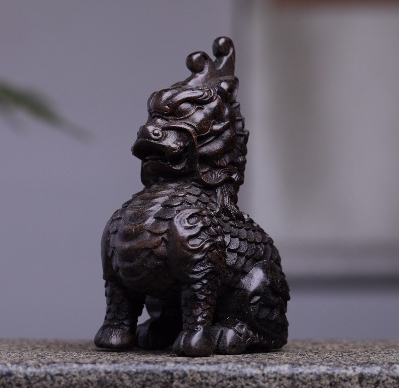 新沉香黑柿木实木雕刻角王麒麟摆件皮休客厅家居红木礼品批发