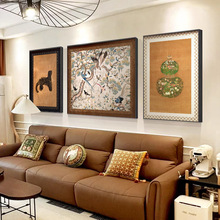 沙发背景墙挂画高级感三联画金钱豹美式寓意大气中古风客厅装饰画