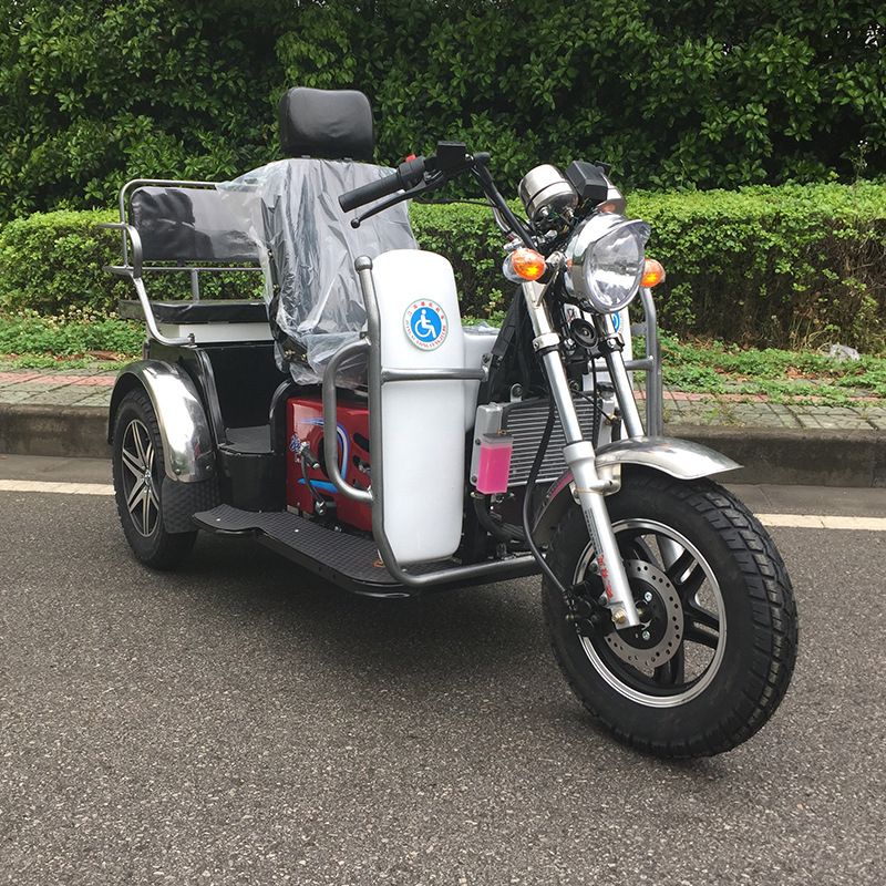 全手操作125cc水冷残疾人老年人代步车三轮摩托车载客棚车