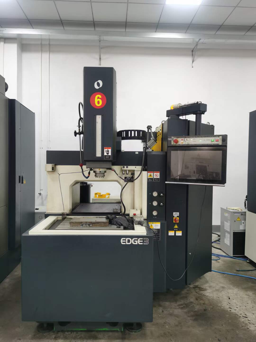 昆旺通数控线切割机电火花日本牧野edge3火花机