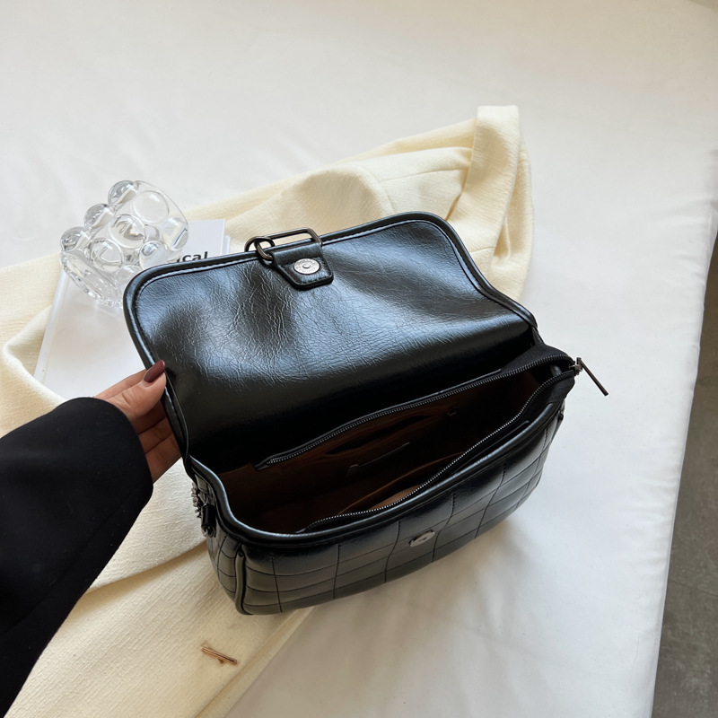 Diamond Pattern Chain Bag Women's Bag New 2022 Large Capacity Underarm Bag Fashion Simple High Sense Shoulder Messenger Bag
