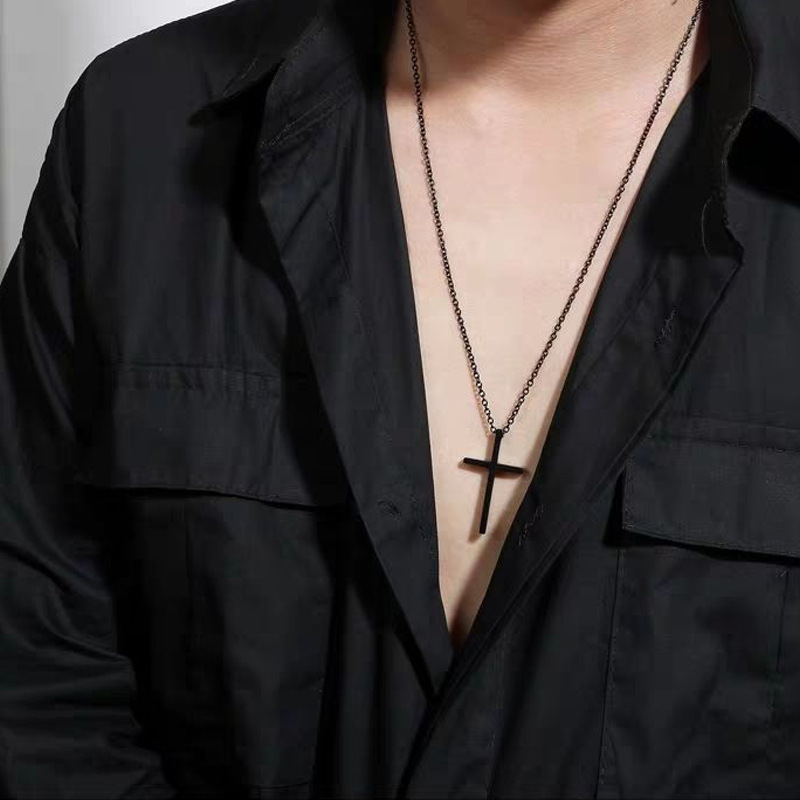 欧美嘻哈个性简约钛钢百搭情侣吊坠潮男黑色十字架项链女冷淡风