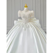缎面白色法式轻婚纱礼服2024新款新娘高级质感拖尾宫廷风主纱