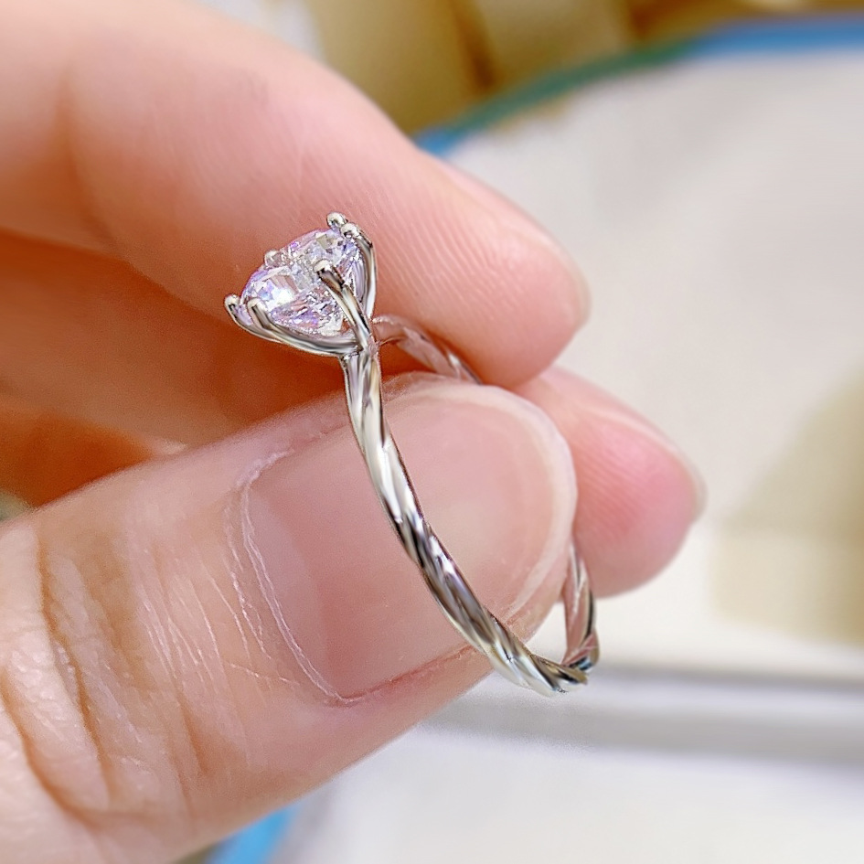 80分六爪钻戒s925 银镀金玫瑰金色藤蔓花藤扭臂戒指简约仿真钻戒