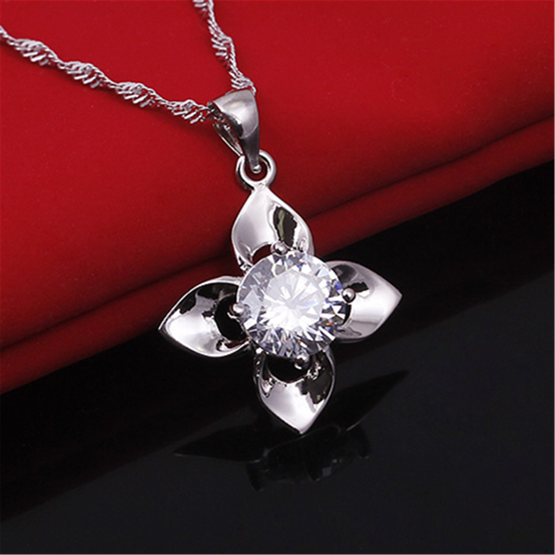 韩版新款热卖四叶草吊坠银项链 女款 项坠 吊坠情侣首饰品锁骨链