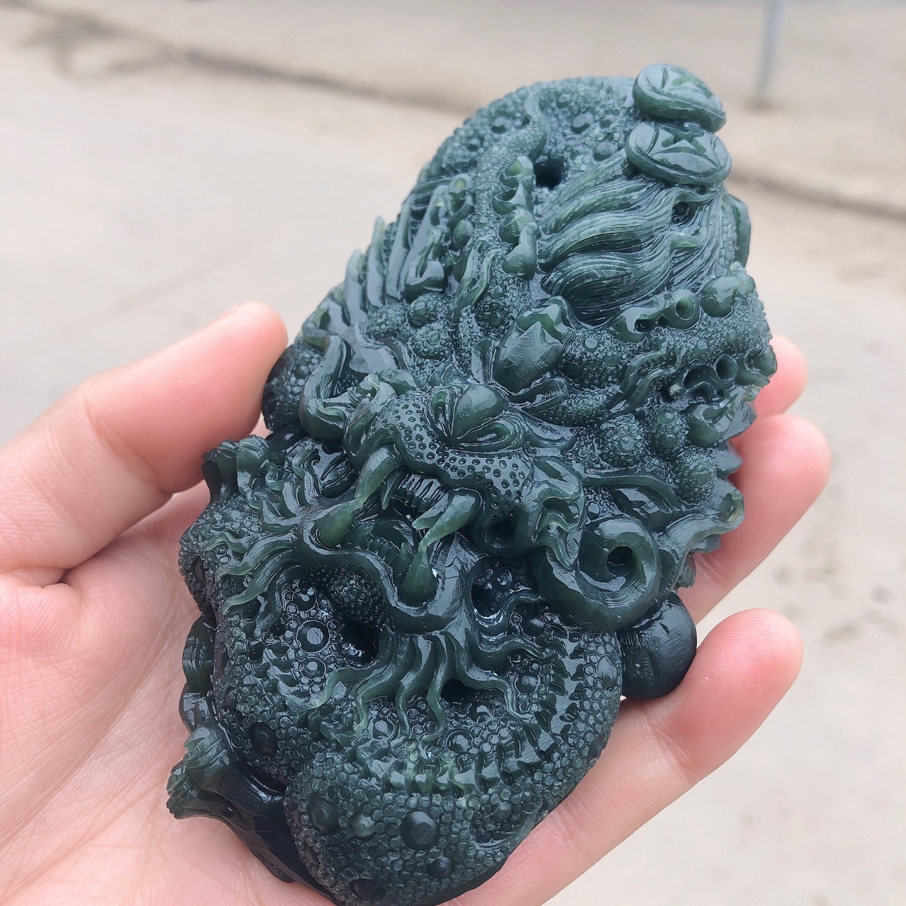 天然新疆和田玉十二生肖龙手把件苏工双面雕刻收藏品支持复检