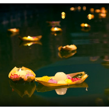 酥油水灯寺庙祈福河灯节日活动景区许愿表白漂流船灯木船花灯