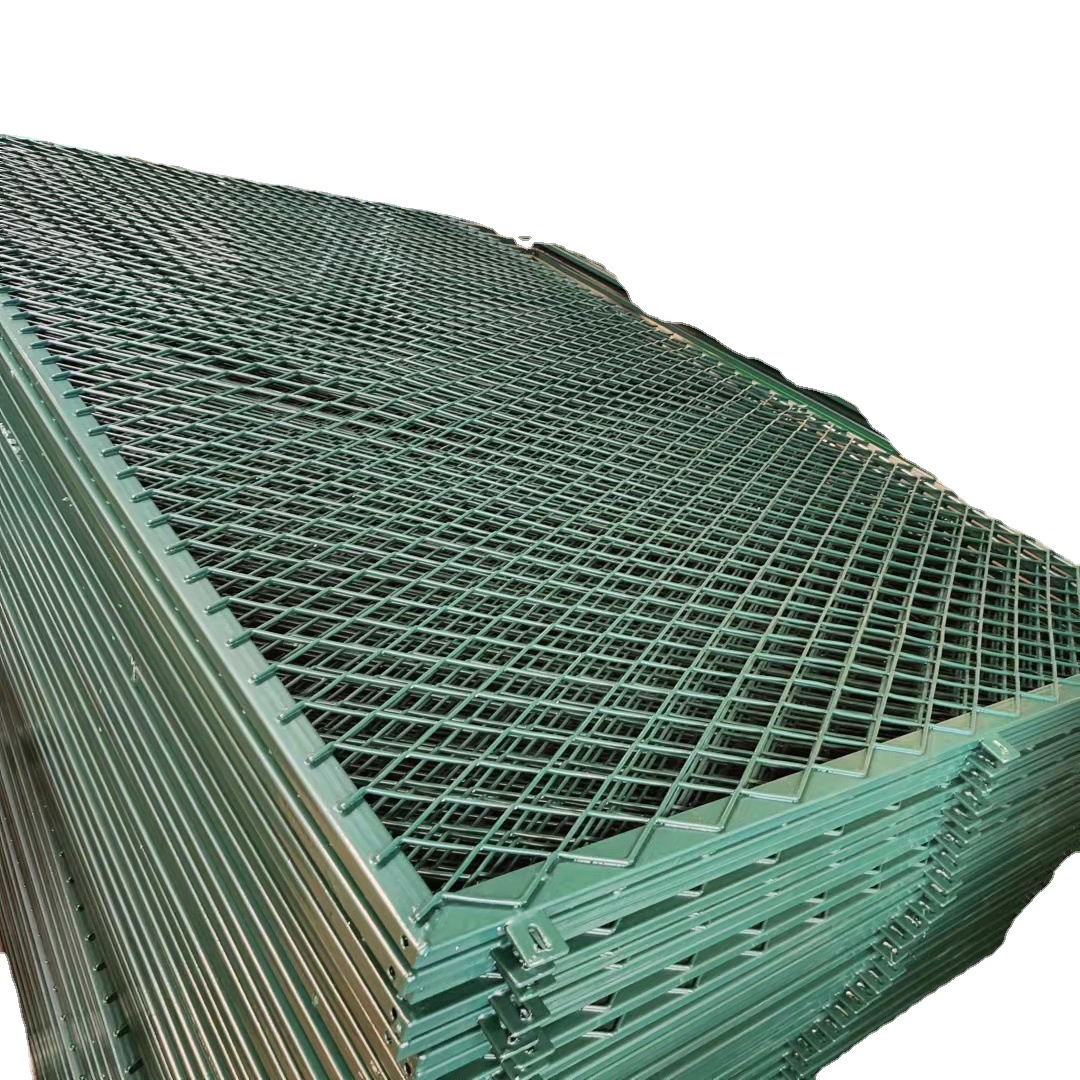 拓方工厂定制  墨绿色焊接后浸塑热镀锌铁路防护网钢板网