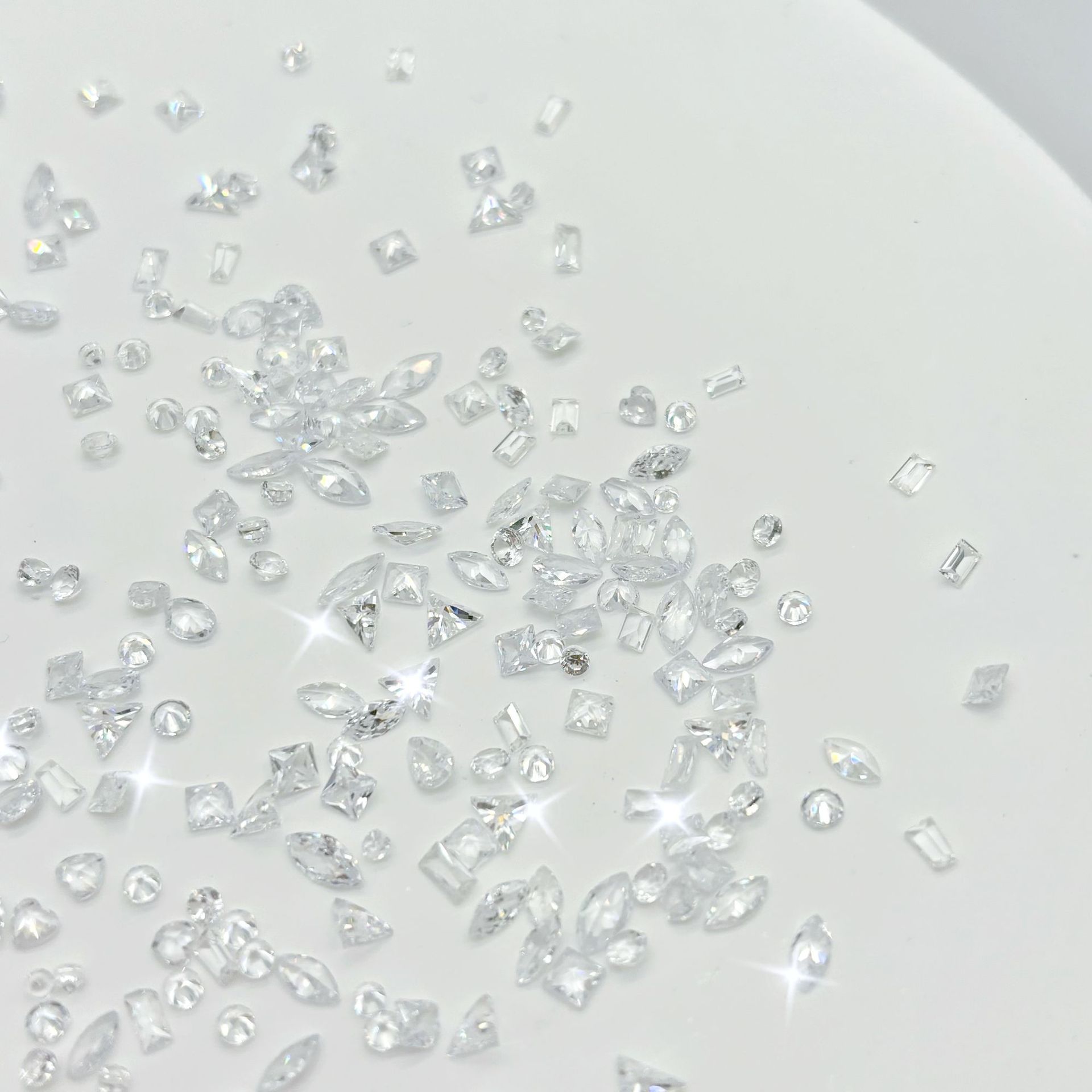 跨境热卖夏季新款5a迷你透色锆石白色爆闪异形尖底锆石指甲装饰