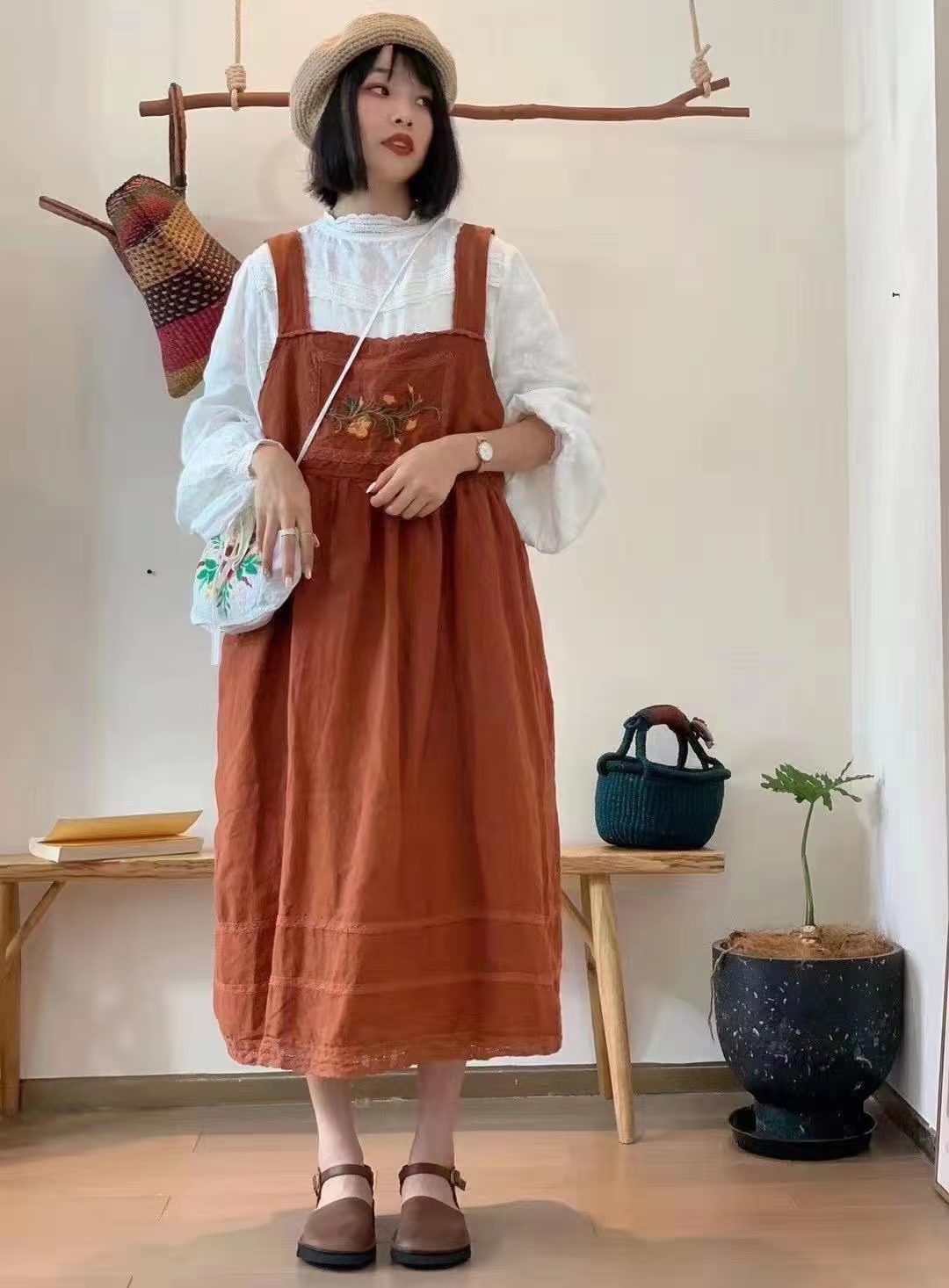 2022熊姑娘春冬季新款女装吊带型连衣裙打底裙休闲日系棉麻印花