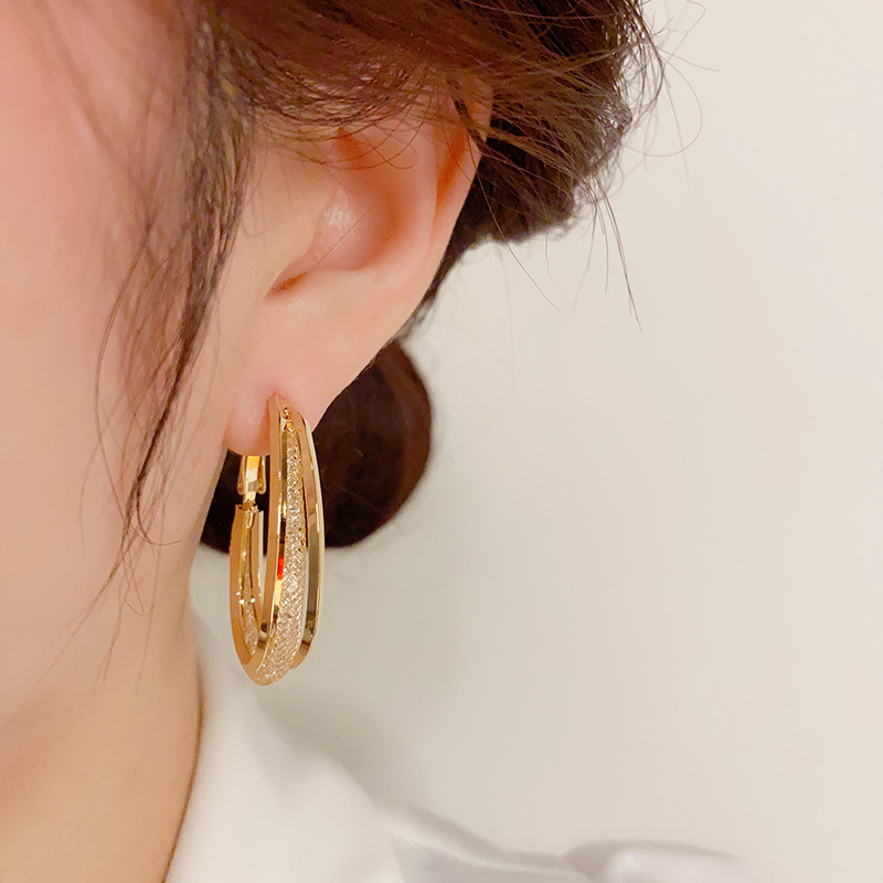 Dongdaemun Fashion Hollowed-out Mesh Crystal Earrings Temperament Exaggerated Personalized Design Sense Earrings Ear Clip