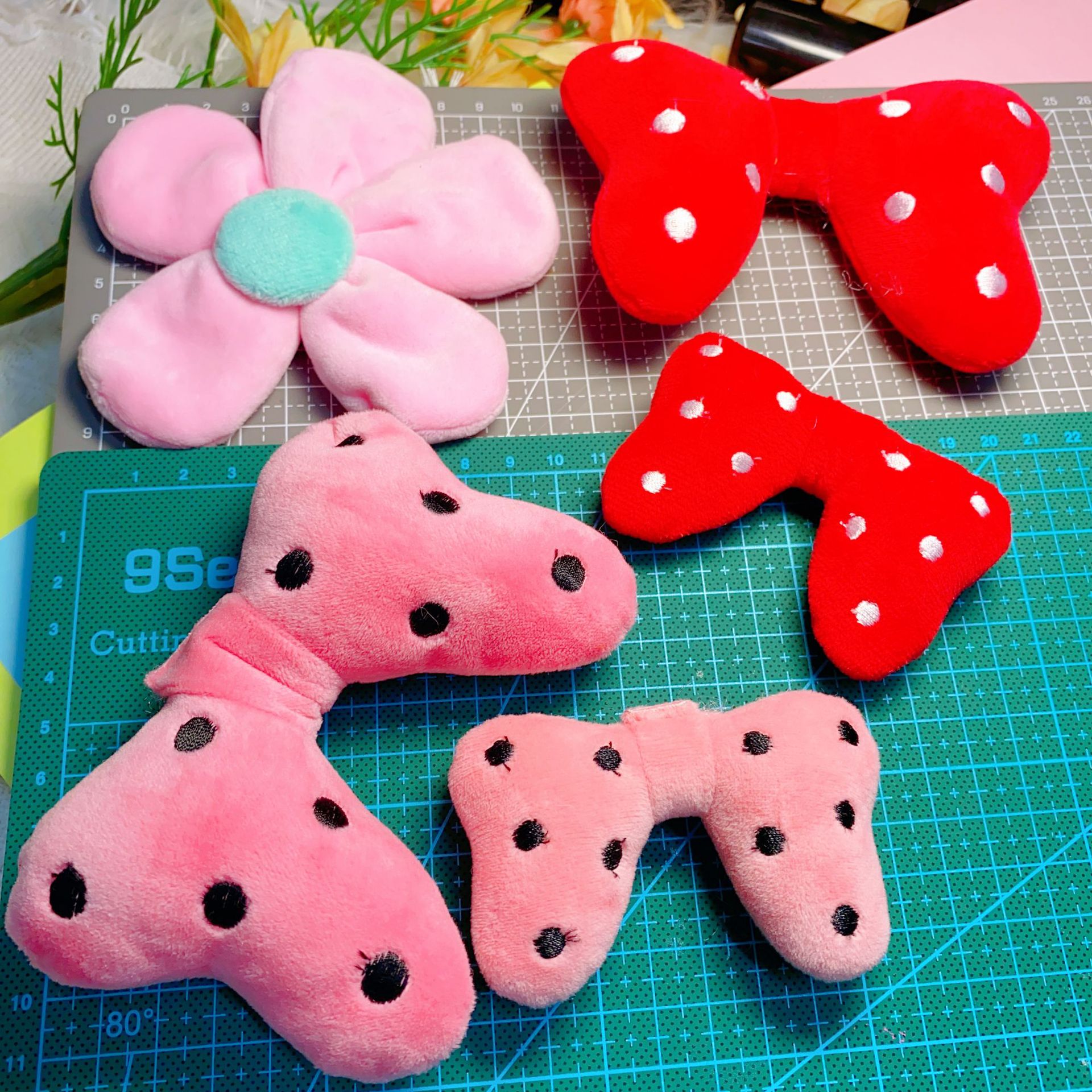 毛绒米奇蝴蝶结发箍 儿童发饰鞋袜服饰辅料 热卖编制收纳筐包配饰