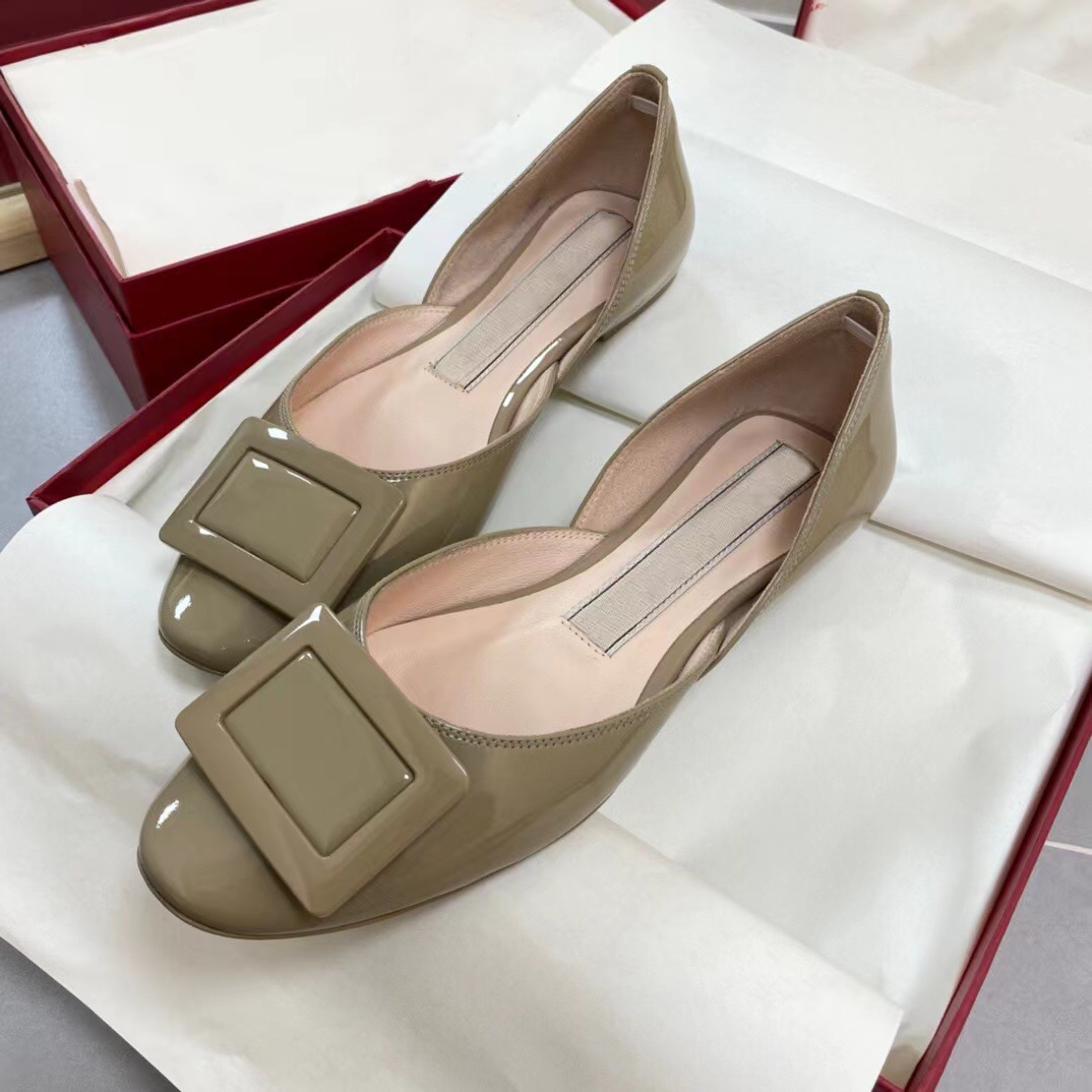 高品质~24年经典rv方扣漆皮单鞋浅口中空通勤休闲凉鞋女-阿里巴巴