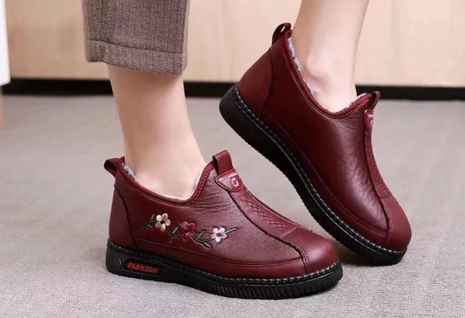 Winter New Women's Cotton Shoes Fleece-lined Comfortable Platform Breathable Middle-Aged and Elderly Mom Shoes Soft Bottom Non-Slip Women's Cotton Shoes