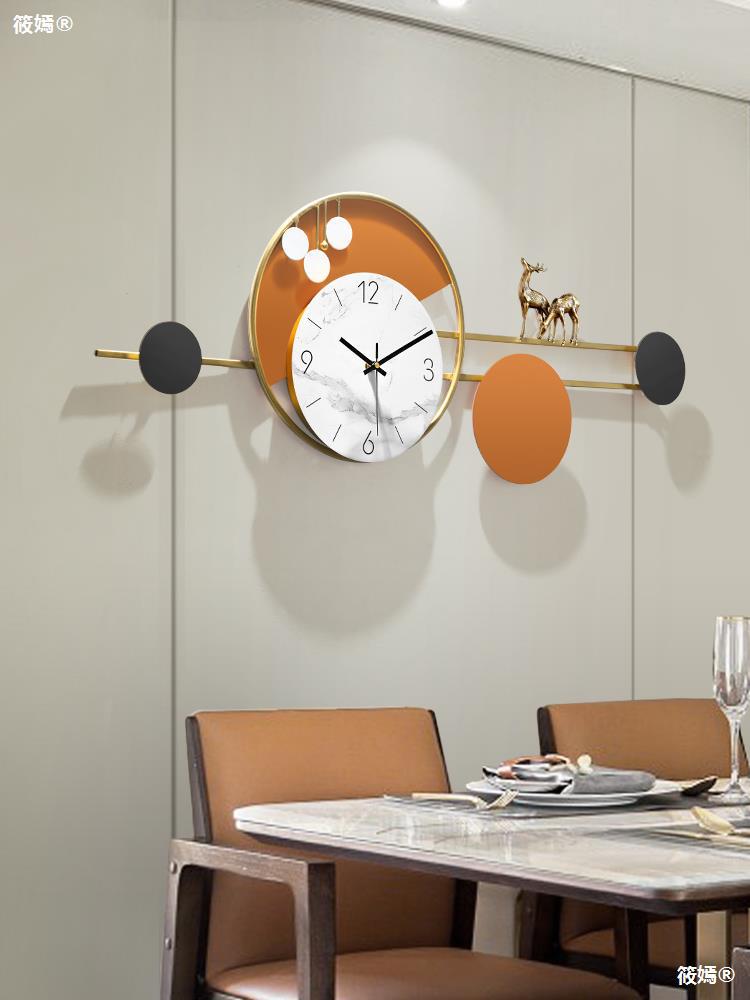 2021新款餐厅钟表挂钟客厅家用挂墙时钟网红时尚电视背景墙装饰表