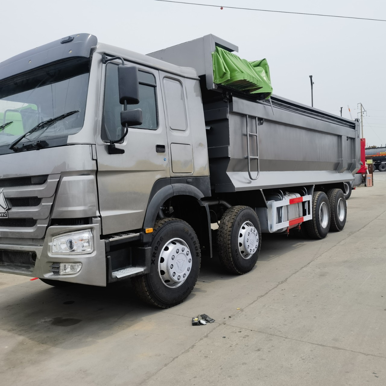 出口二手豪沃自卸车6*4翻斗车渣土车跨境非洲东南亚后八轮货车