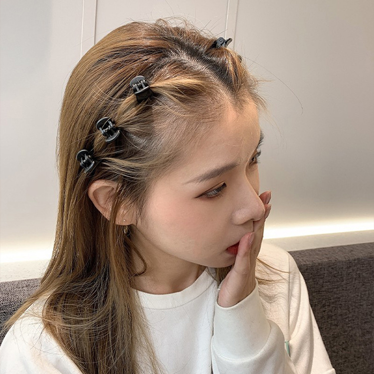 Zhou Yangqing Same Style Black Mini Jaw Clip Trumpet Bangs Hair Clip for Broken Hair Internet Celebrity 2022 New Side Hairpin