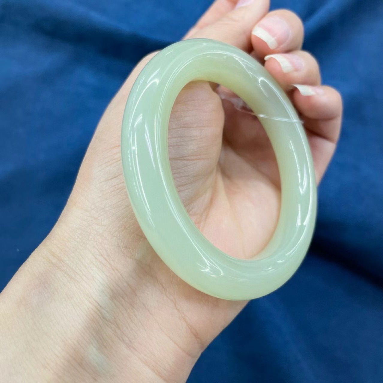 新疆和田玉高冰和田玉晴水手镯冰底老坑精致晴水带证书终生保真