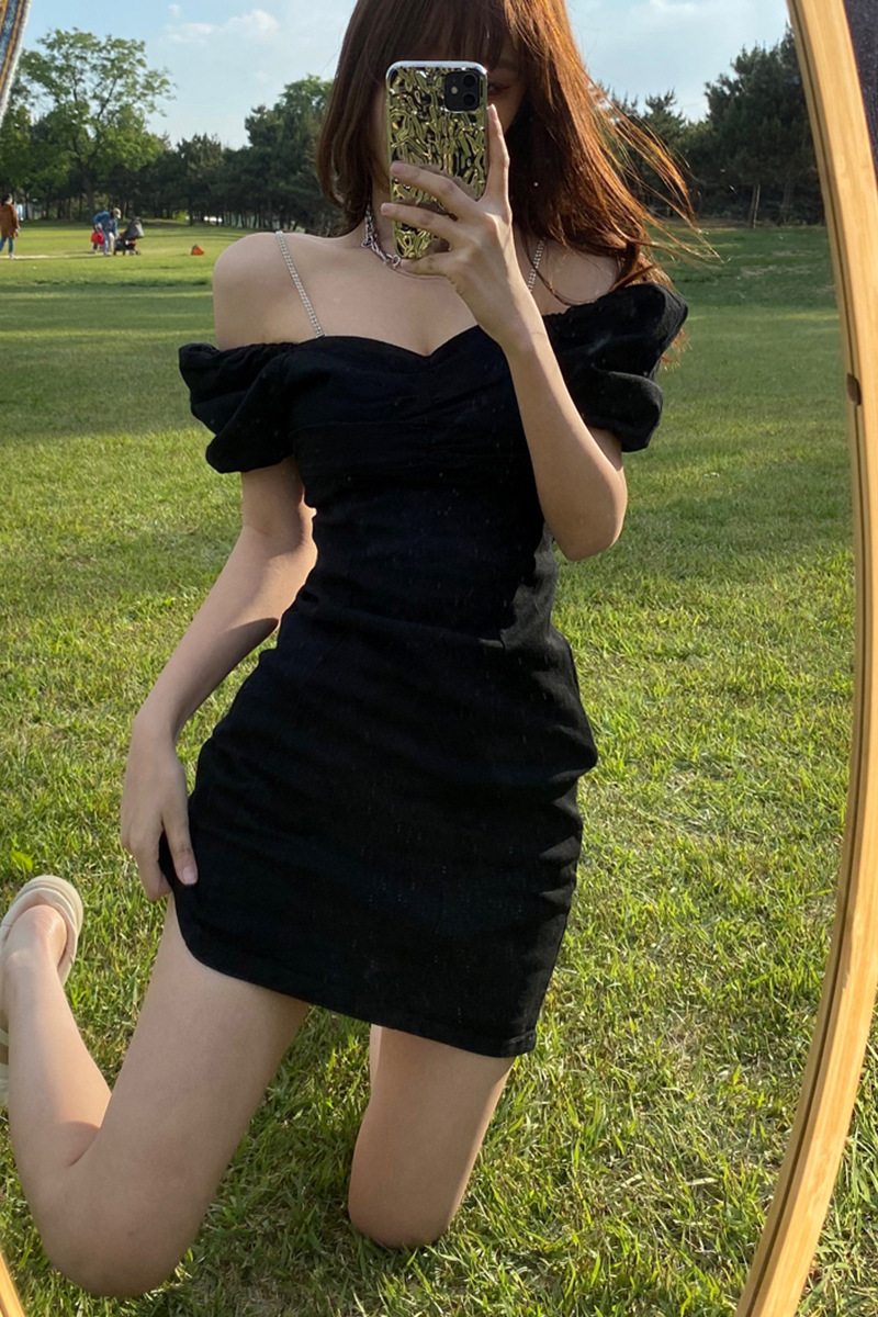 女装臀包短裙子连衣裙肩黑色早秋显瘦法式一字性感收腰气质吊带裙