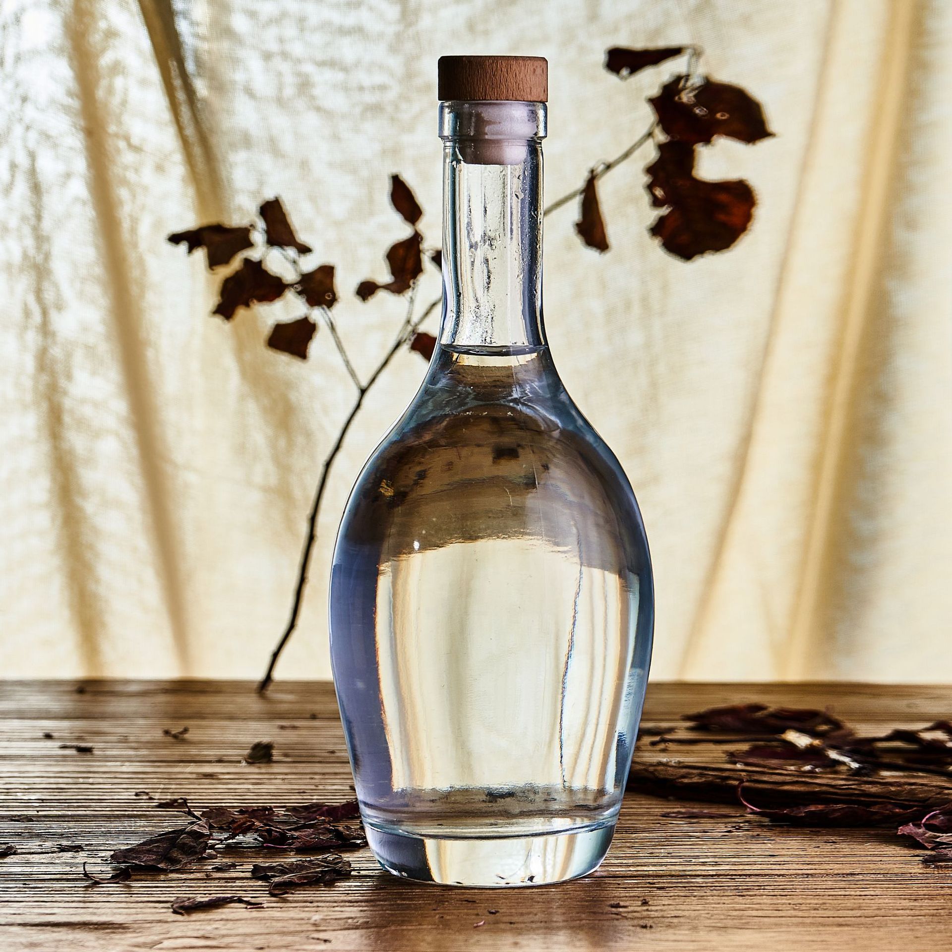 时尚白兰地玻璃瓶750ml威士忌伏特加酒瓶厚底龙舌兰酒瓶带密封盖