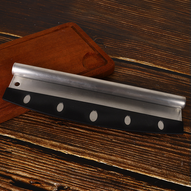 430全钢 不锈钢披萨切刀半圆卷边削面刀烘焙工具 带黑色盖披萨刀