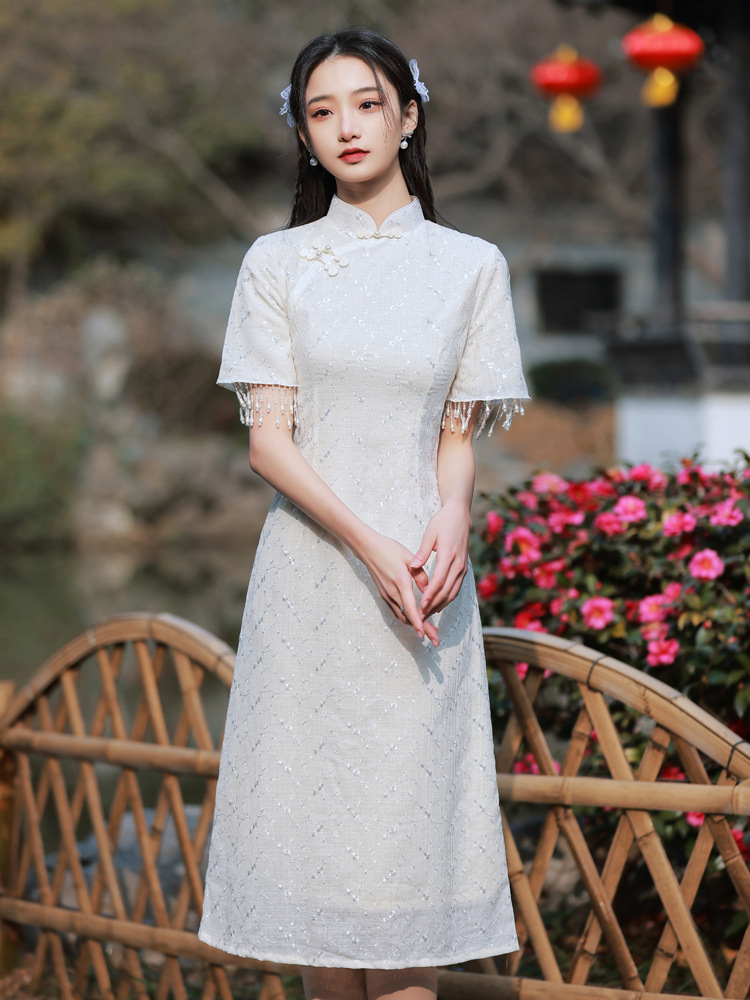 米白色法式旗袍改良气质优雅年轻少女流苏日常高级2022年新款旗袍