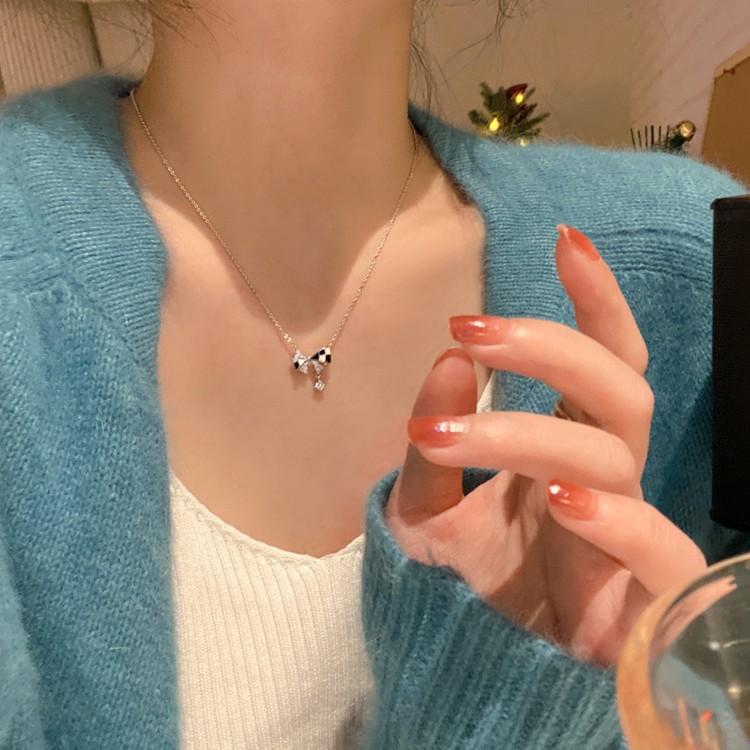 Hot Girl Dignified Pendant Ornament Wholesale Niche Ins Style Clavicle Chain Bow Flower Light Luxury Color-Preserving Necklace for Women