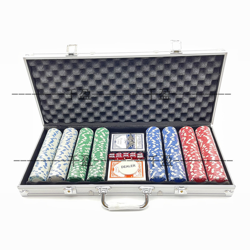 Factory Direct Sales 400 Pieces Gaming Chip Set Portable Aluminum Case 5 Color Clay Ceramic Counter Containing 2 Pairs of Poker 5 Dice