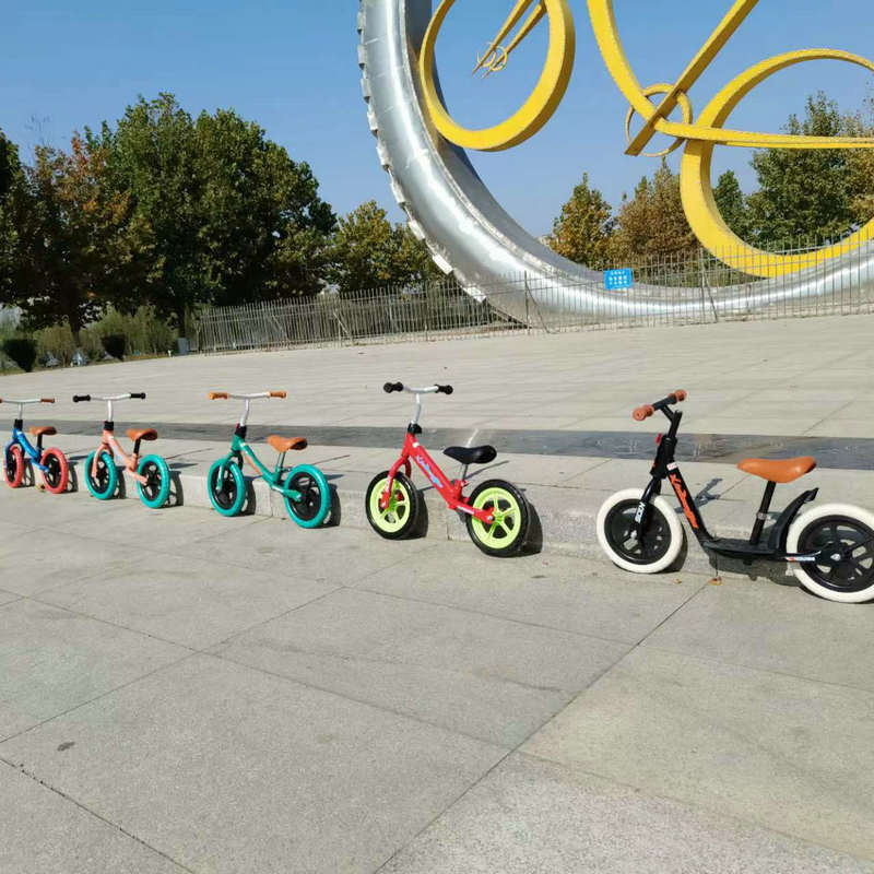 Children's Kids Balance Bike Luge Balance Car Scooter Swing Car Bobby Car Walker Novelty Children's Toy Car