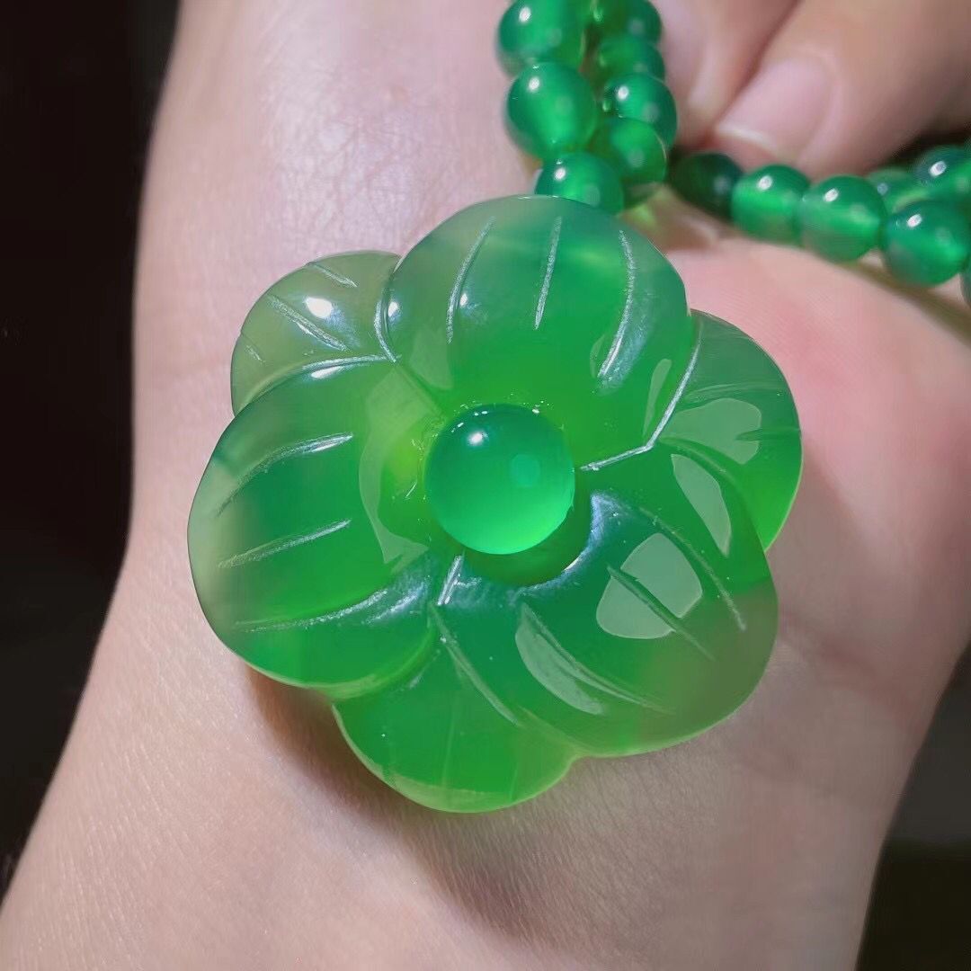 厂家批发 高冰帝王绿玉髓大气款花开富贵毛衣链吊坠 玛瑙玉石挂件