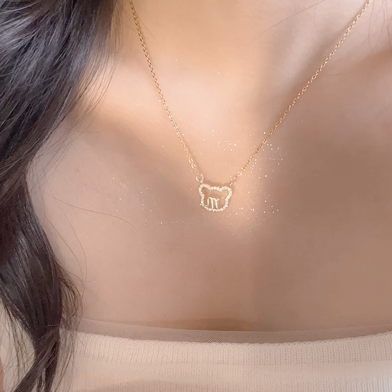 项链女甜美可爱小熊钛钢项链女轻奢小众镶钻锁骨链新款高级感配饰