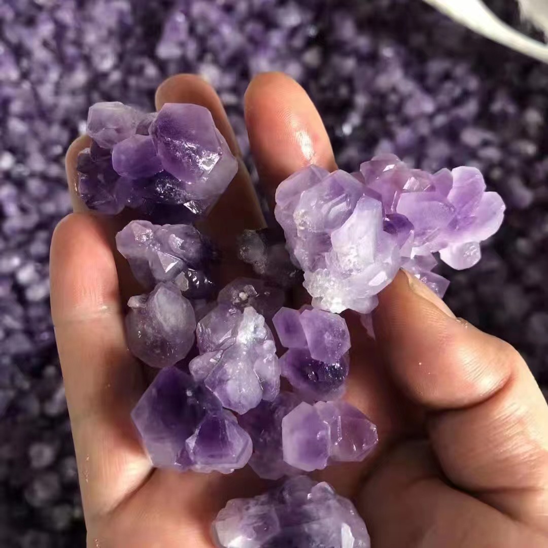 天然紫水晶晶簇碎石 紫晶花牙料 薰衣草色紫晶宝石 diy饰品吊坠