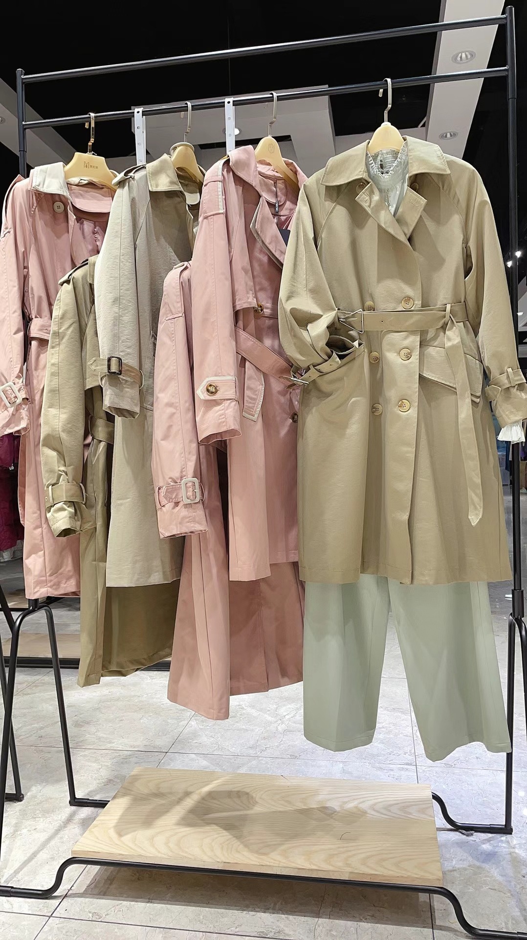 mili设计师风衣外套高端品牌女装折扣批发深圳南油女装西装尾货