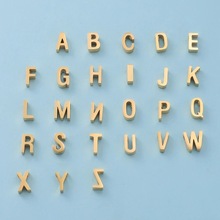 现货不锈钢镜面精抛光金色字母1.8mm小孔珠26个英文字母A-Z珠子