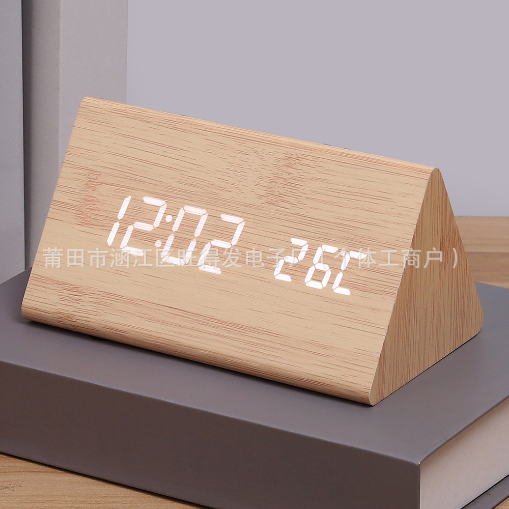 三角形声控木头钟夜光静音电子台钟创意桌面温度时间闹钟工厂批发