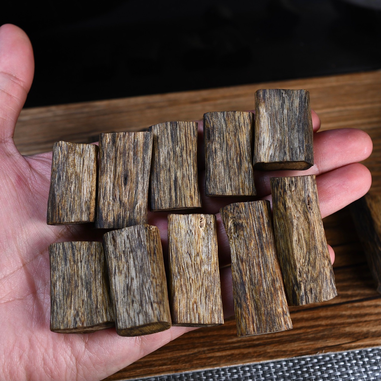 绿奇楠沉香吊坠 无事牌 挂件手把件沉香原木随形件 一手货源