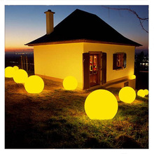 批发LED发光球灯PE滚塑圆球灯度假村公园广场创意设计氛围装饰灯