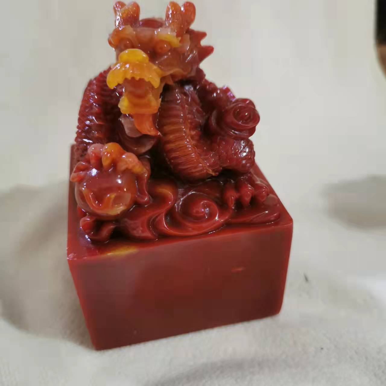 仿玉石原石寿山石红色单龙印章玉玺摆件