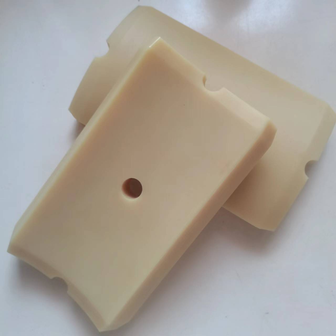 源头厂家尼龙制品尼龙轴瓦塑料垫块定位垫板注塑加工车铣塑料配件