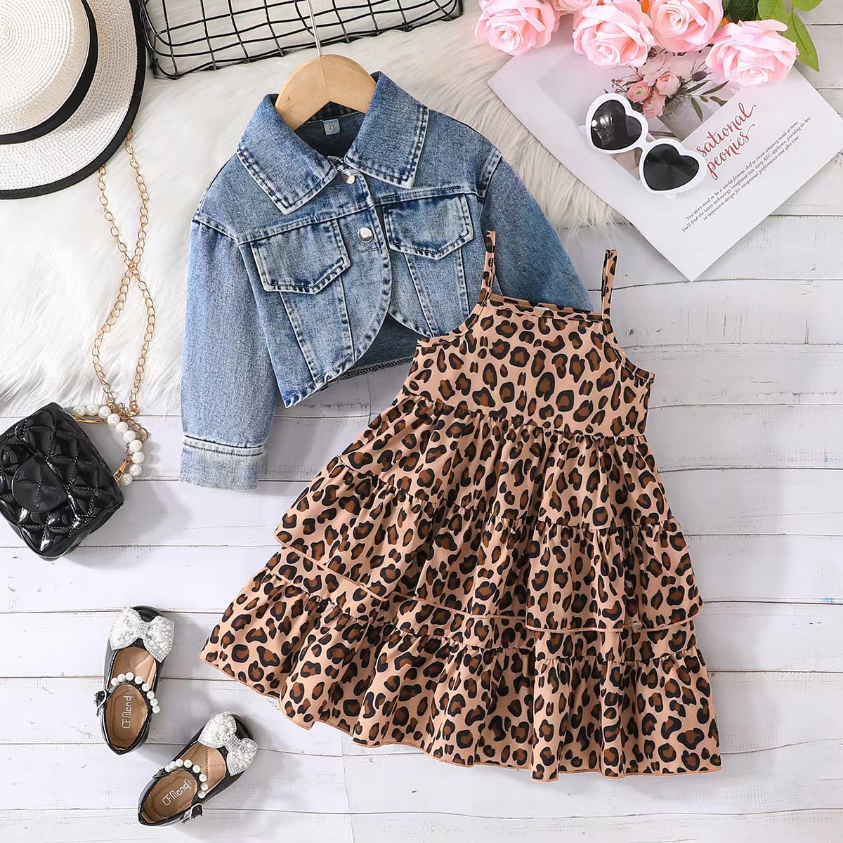 爆纹牛仔上衣 豹纹吊带裙子二件套女童时尚牛仔套装kids clothing