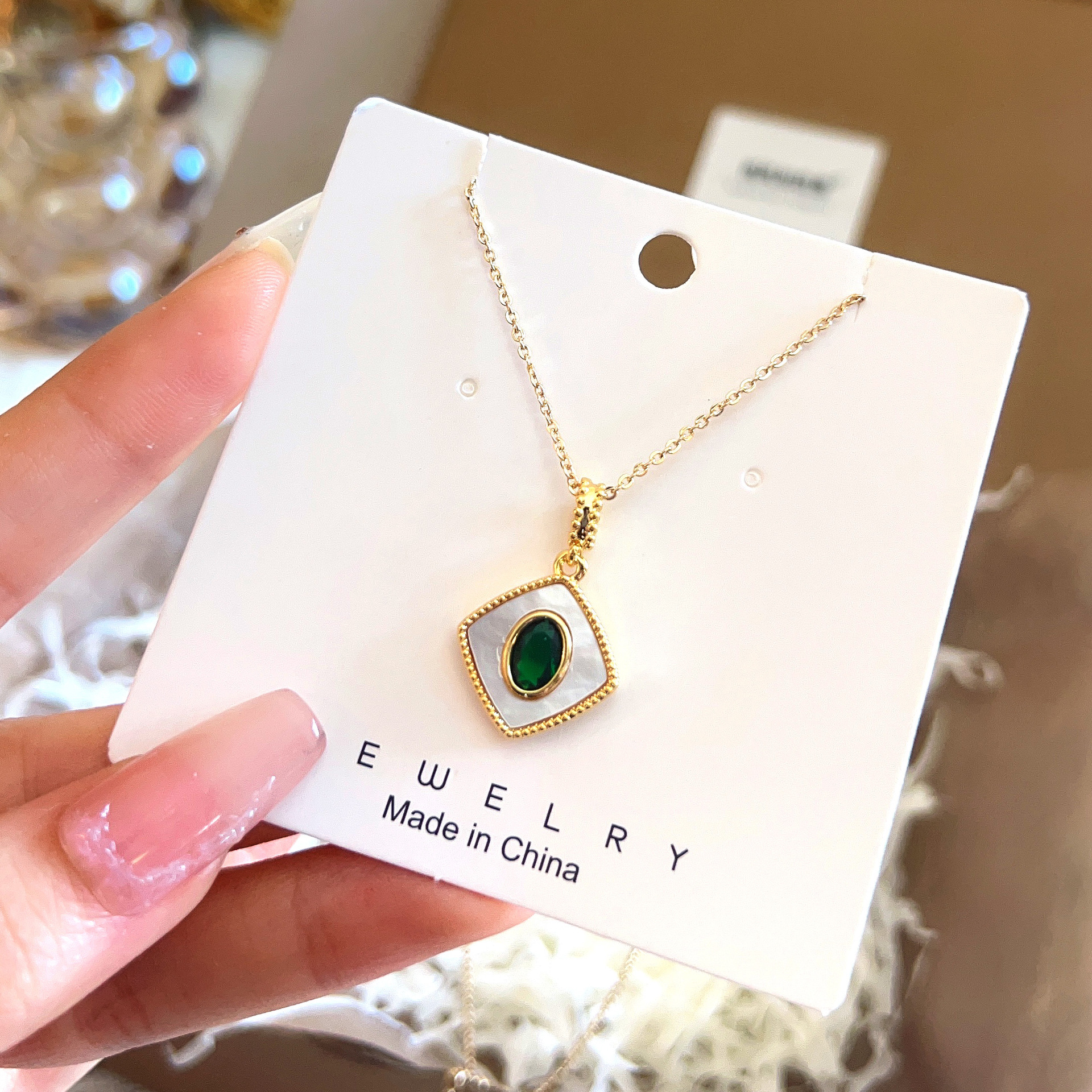 Original Sea Shell Pendant Shell Emerald Pendant Lady Light Luxury Necklace Necklace DIY Accessories for Girlfriend Ins Style