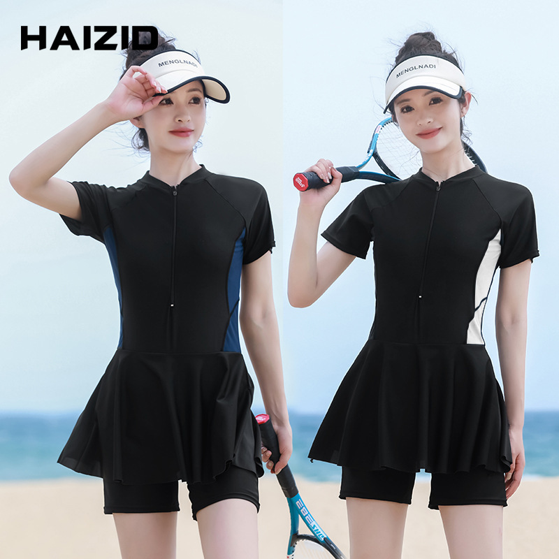 连体泳衣女夏新款遮肚显瘦保守时尚学生户外运动风休闲游泳衣平角