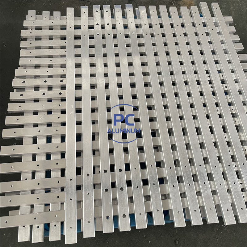 铝合金方管数控打孔加工铝方通CNC打孔铣槽定制工厂可来图纸生产