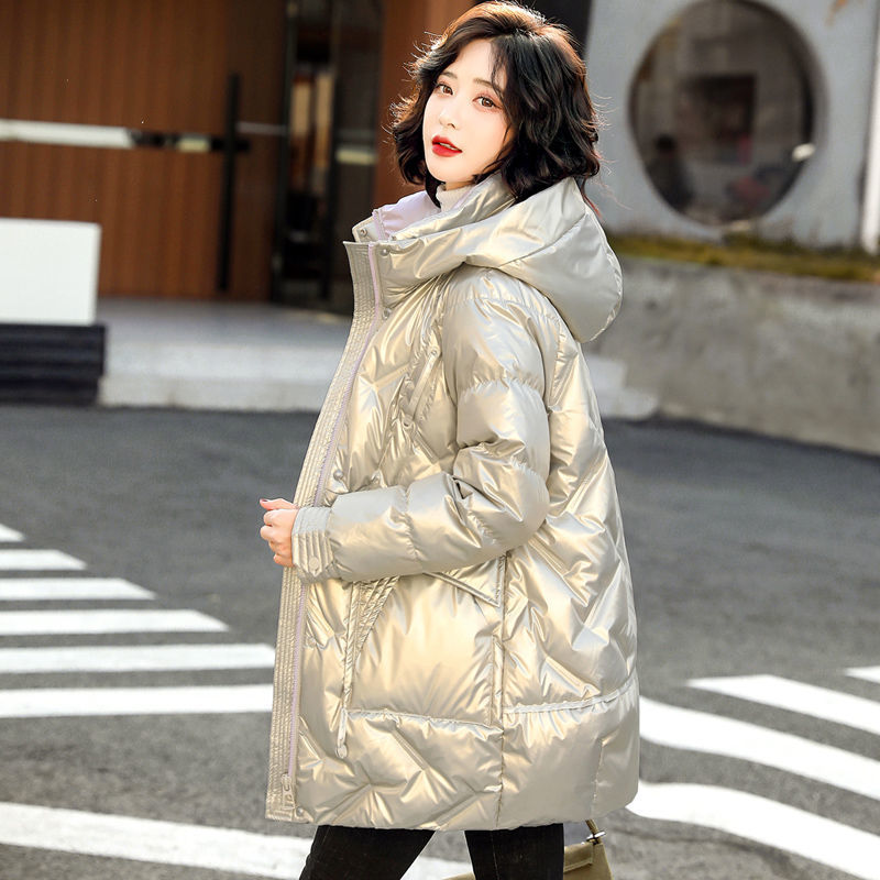 2023年冬新款洋气亮面羽绒服女宽松炫彩免洗镭射亮皮白鸭绒外套女