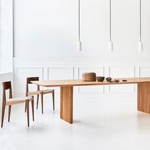 北欧简约实木餐桌大小户型家用饭桌设计师办公桌现代长方形工作台
